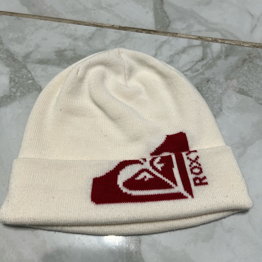 Y2K Roxy beanie